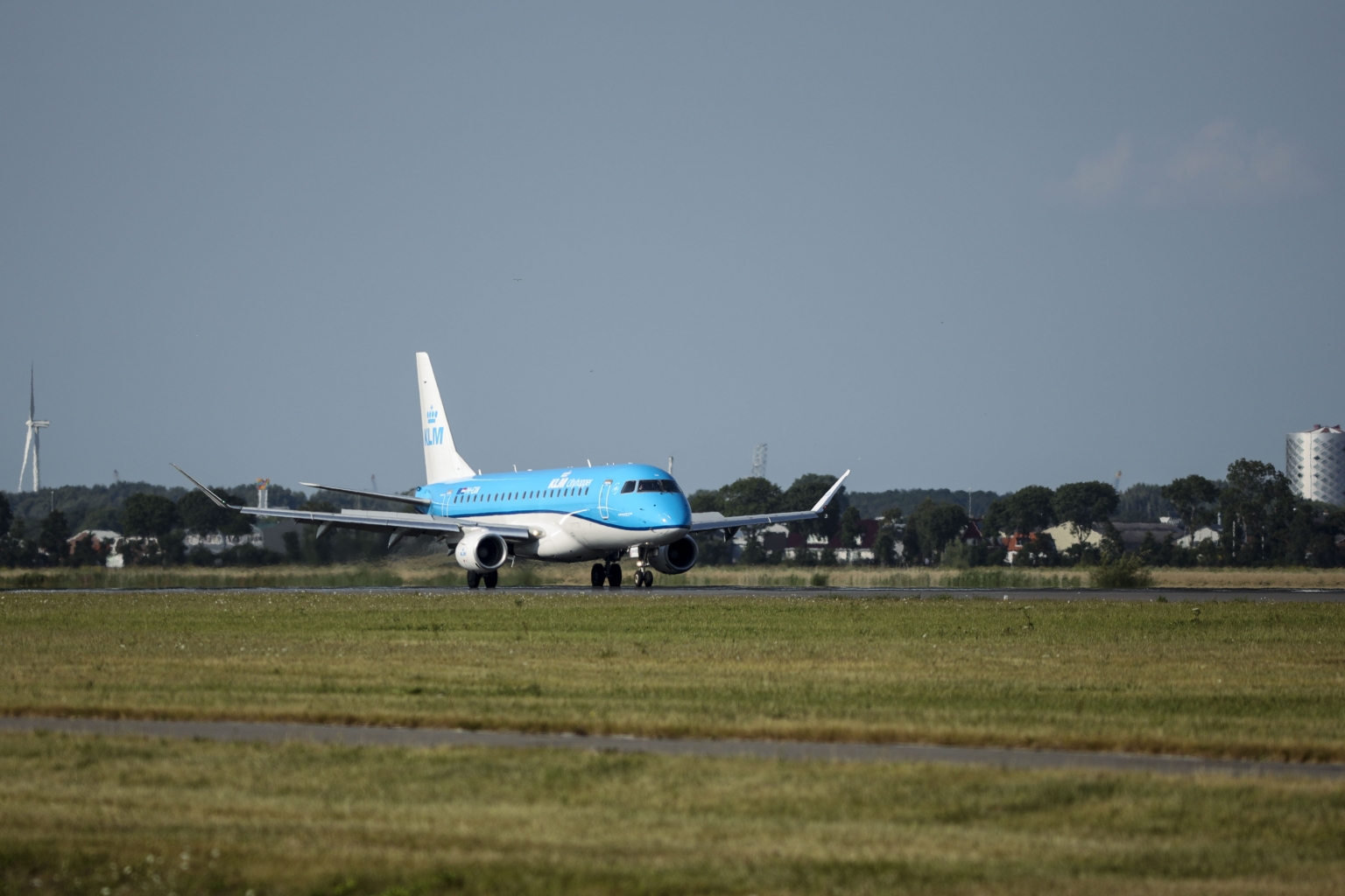 Preview Royal Dutch Airlines KLM PH-EXN Embraer E175STD (2).jpg